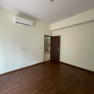 Room in 3 BHK Apartment at BPTP Amstoria, Sector 102 – for Sale