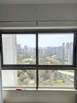 Room in 2 BHK Apartment at Kalpataru Immensa, Kolshet Road – for Sale