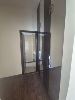 Room in 4 BHK Apartment at BPTP Amstoria, Sector 102 – for Rent