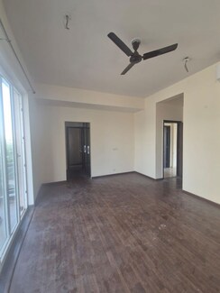 4 BHK + Servant Room Apartment For Rent in BPTP Amstoria