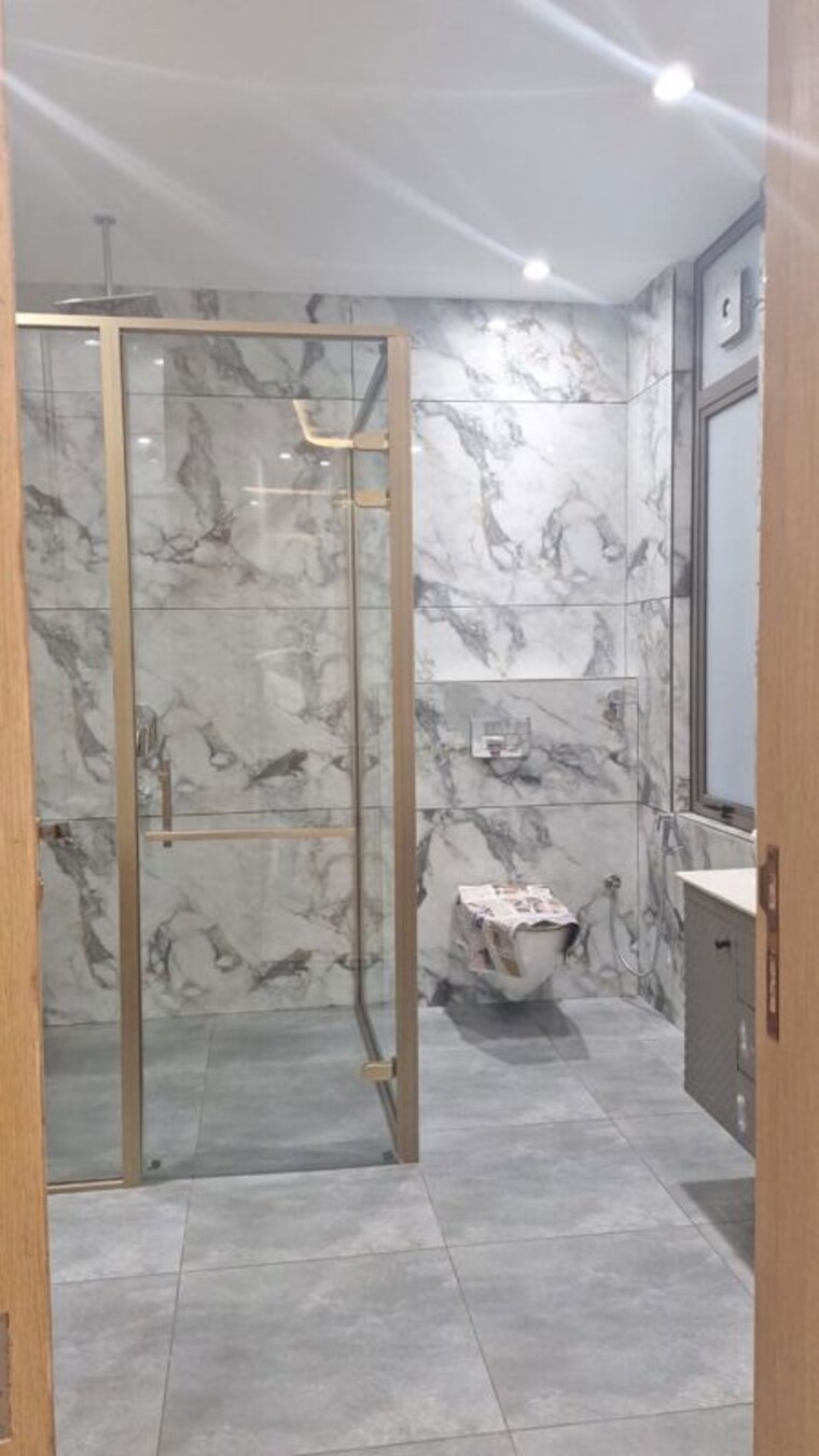 Bathroom, raj nagar extension 5 Bedroom 500 Sq.Yd. Builder Floor In Raj Nagar Extension Ghaziabad 10373891