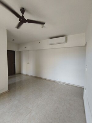 Room in 1 BHK Apartment at Lodha Amara, Kolshet Road – for Sale