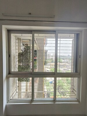 Room in 1 BHK Apartment at Lodha Amara, Kolshet Road – for Sale