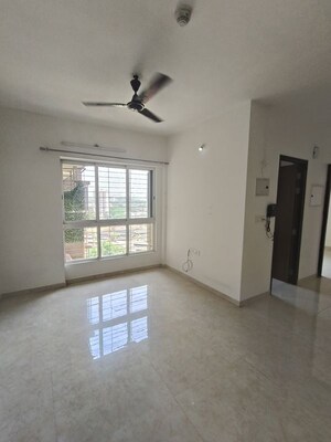 Room in 1 BHK Apartment at Lodha Amara, Kolshet Road – for Sale