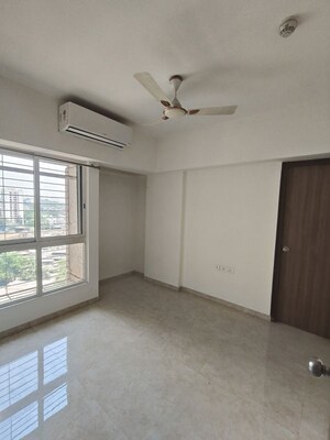 Room in 1 BHK Apartment at Lodha Amara, Kolshet Road – for Sale