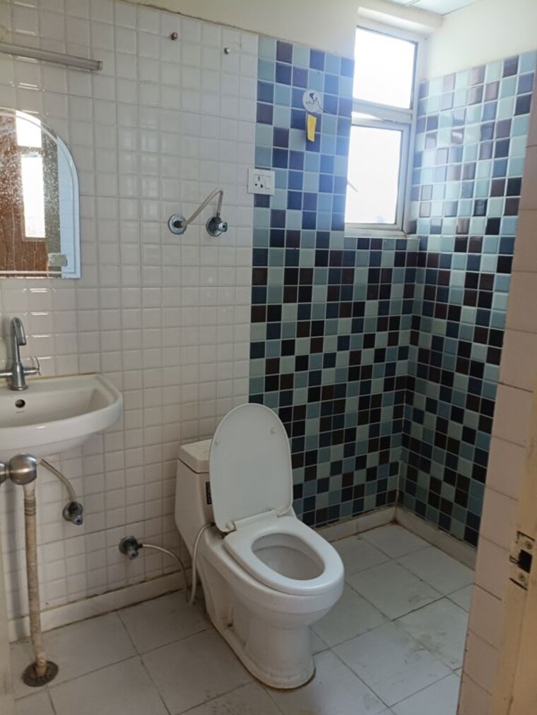 Bathroom, divyansh-flora 2 Bedroom 1155 Sq.Ft. Apartment In Sector 16c Greater Noida Greater Noida 10373941