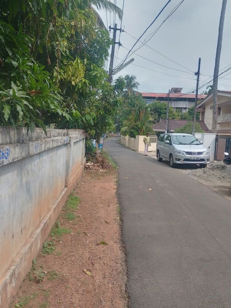  Parking, cheroor 4 Bedroom 2700 Sq.Ft. Independent House In Cheroor Thrissur 10373940