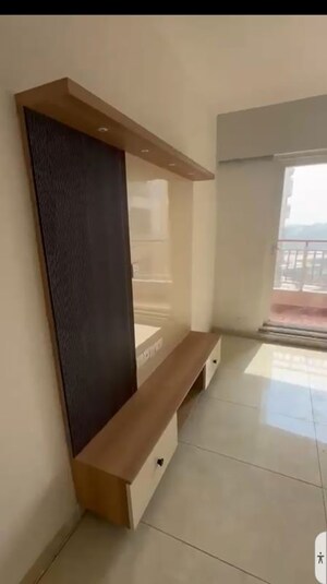 Room in 3.5 BHK Apartment at Rishita Mulberry Heights, Sushant Golf City – for Rent