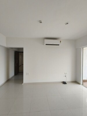 Room in 2 BHK Apartment at Lodha Amara, Kolshet Road – for Sale
