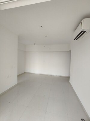 Room in 2 BHK Apartment at Lodha Amara, Kolshet Road – for Sale