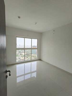 Room in 2 BHK Apartment at Lodha Amara, Kolshet Road – for Sale