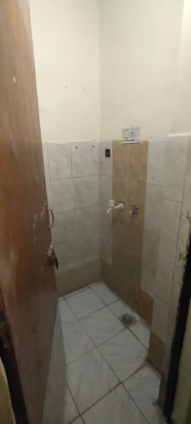 Bathroom, sector 10 greater noida 1 Bedroom 30 Sq.Mt. Apartment In Sector 10 Greater Noida Greater Noida 10373945