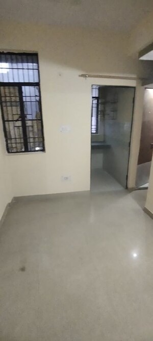 Room in 1 BHK Apartment at Sector 10 Greater Noida – for Rent