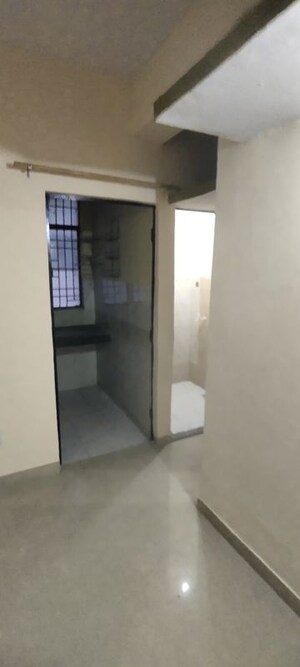 Room in 1 BHK Apartment at Sector 10 Greater Noida – for Rent