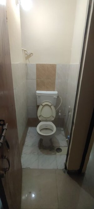 Bathroom in 1 BHK Apartment at Sector 10 Greater Noida – for Rent