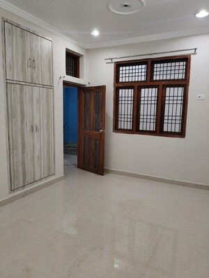 Room in 6+ BHK Independent House at Vrindavan Yojna – for Rent