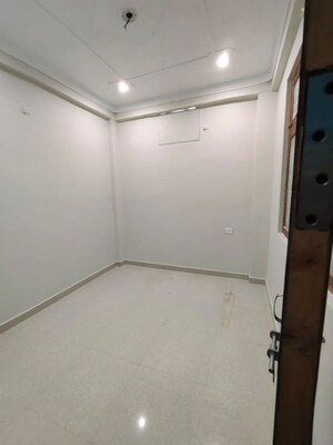 Room in 6+ BHK Independent House at Vrindavan Yojna – for Rent