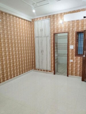 Room in 6+ BHK Independent House at Vrindavan Yojna – for Rent
