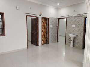 Room in 6+ BHK Independent House at Vrindavan Yojna – for Rent