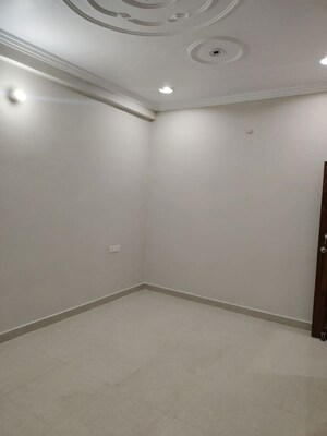 Room in 6+ BHK Independent House at Vrindavan Yojna – for Rent