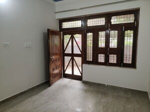 Room in 6+ BHK Independent House at Vrindavan Yojna – for Rent