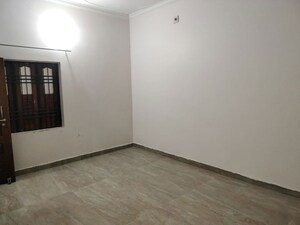 Room in 6+ BHK Independent House at Vrindavan Yojna – for Rent