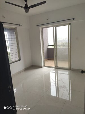 Room in 2 BHK Apartment at Mantra Senses, Handewadi – for Rent