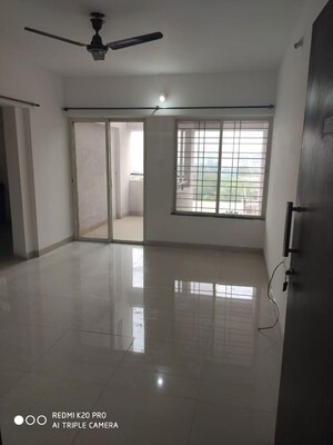 Room in 2 BHK Apartment at Mantra Senses, Handewadi – for Rent