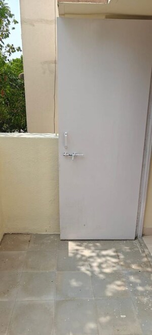 Room in 2 BHK Apartment at Sainikwadi – for Rent