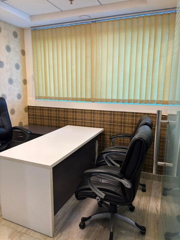 Team Area, wave-one Commercial Office Space 1000 Sq.Ft. In Sector 18 Noida 10373944