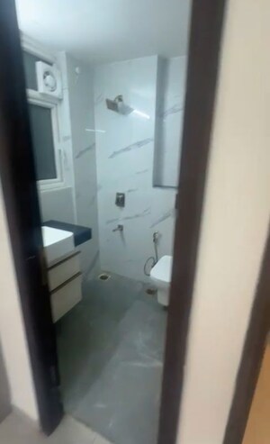 Bathroom in 2.5 BHK Builder Floor at Smart World Orchard, Sector 61 – for Rent
