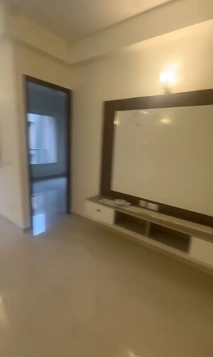 Room in 2.5 BHK Builder Floor at Smart World Orchard, Sector 61 – for Rent