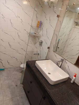 Team Area in 3 BHK Apartment at Experion Capital, Gomti Nagar – for Rent