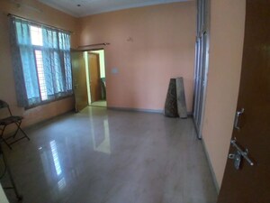 Room in 2 BHK Independent House at Gomti Nagar – for Rent