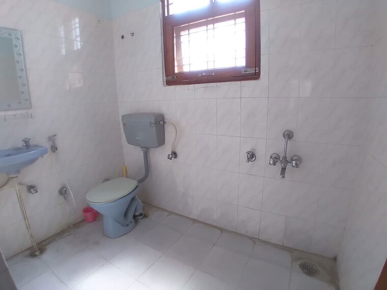 Bathroom, gomti nagar 2 Bedroom 1000 Sq.Ft. Independent House In Gomti Nagar Lucknow 10374046