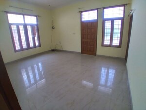 Room in 2 BHK Independent House at Gomti Nagar – for Rent