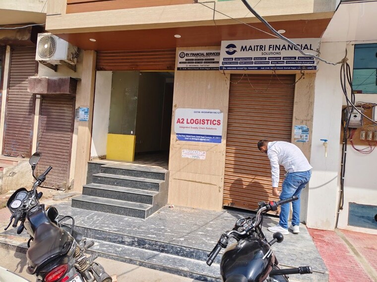  Parking, gomti nagar Commercial Office Space 435 Sq.Ft. In Gomti Nagar Lucknow 10374037