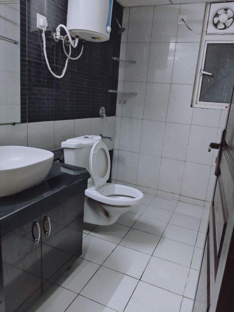 Bathroom, 3c-lotus-panache 3.5 Bedroom 2152 Sq.Ft. Apartment In Sector 110 Noida 10374035