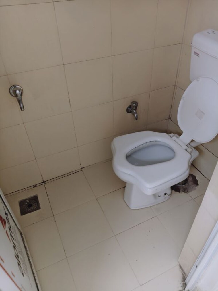 Bathroom, 3c-lotus-panache 3.5 Bedroom 2152 Sq.Ft. Apartment In Sector 110 Noida 10374035