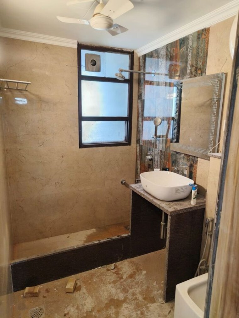 Bathroom, sushant lok i 4 Bedroom 2700 Sq.Ft. Apartment In Sushant Lok I Gurgaon 10374062
