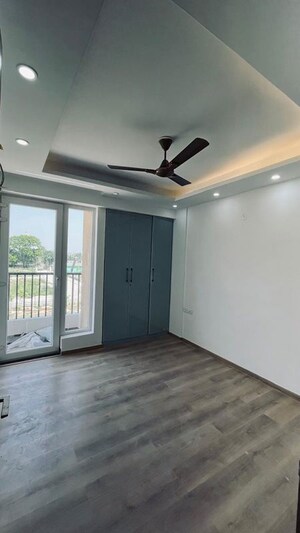 Room in 3 BHK Apartment at Sector 120 – for Rent