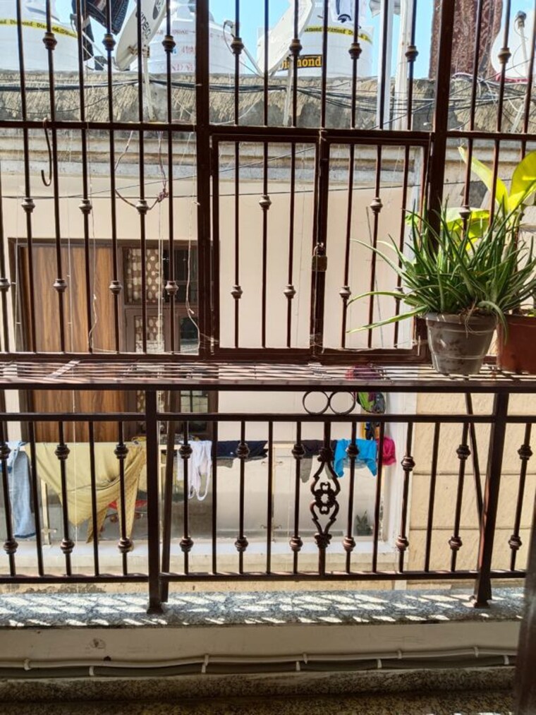 Balcony, mehrauli 2 Bedroom 70 Sq.Yd. Builder Floor In Mehrauli Delhi 10374018
