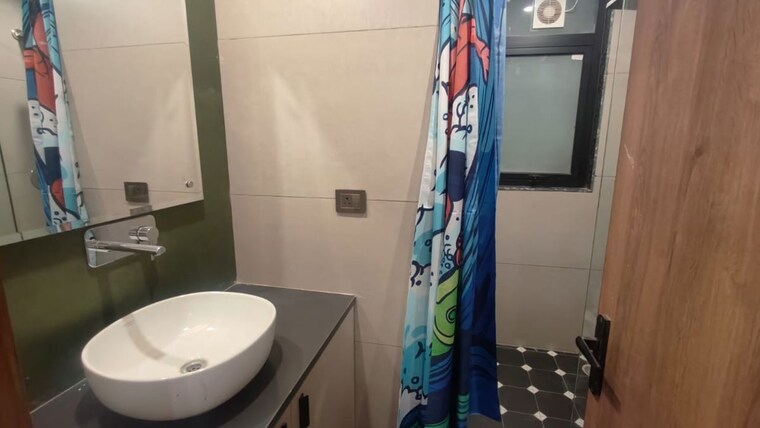 Bathroom, dlf phase v 3 Bedroom 2021 Sq.Ft. Builder Floor In Dlf Phase V Gurgaon 10374044