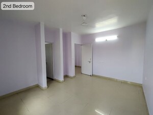 Room in 2 BHK Apartment at Kaveri Apartment, Gomti Nagar – for Rent