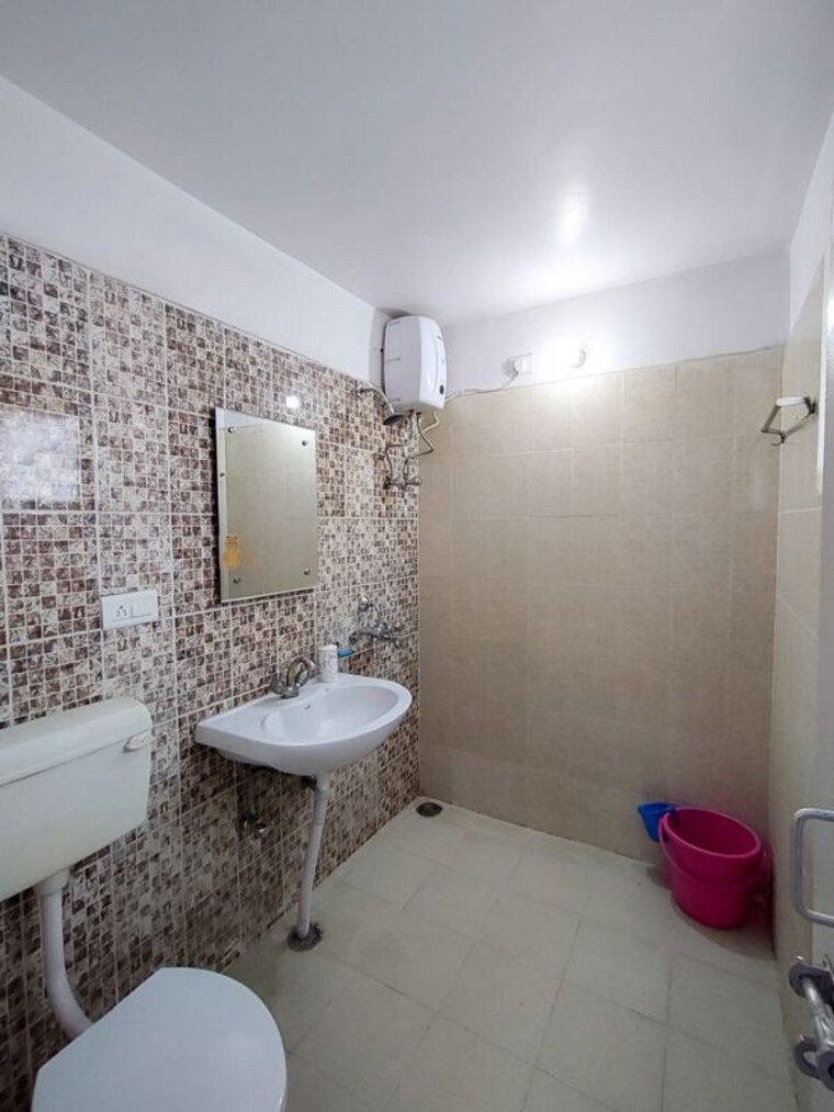 Bathroom, kaveri-apartment 2 Bedroom 1000 Sq.Ft. Apartment In Gomti Nagar Lucknow 10374113