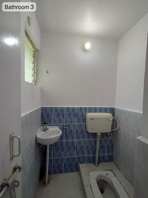 Bathroom in 2 BHK Apartment at Kaveri Apartment, Gomti Nagar – for Rent
