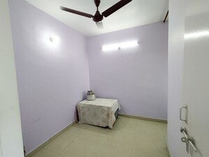 Furnished Amenities in 2 BHK Apartment at Kaveri Apartment, Gomti Nagar – for Rent