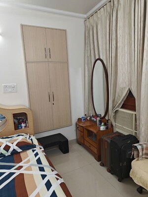 Team Area in 3 BHK Apartment at Apex Apartments, Sector 45 – for Rent