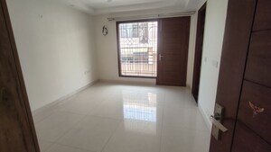 Room in 3 BHK Builder Floor at Sector 45 – for Rent