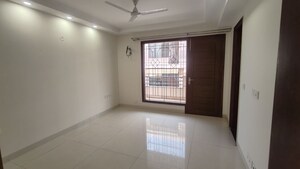 Room in 3 BHK Builder Floor at Sector 45 – for Rent